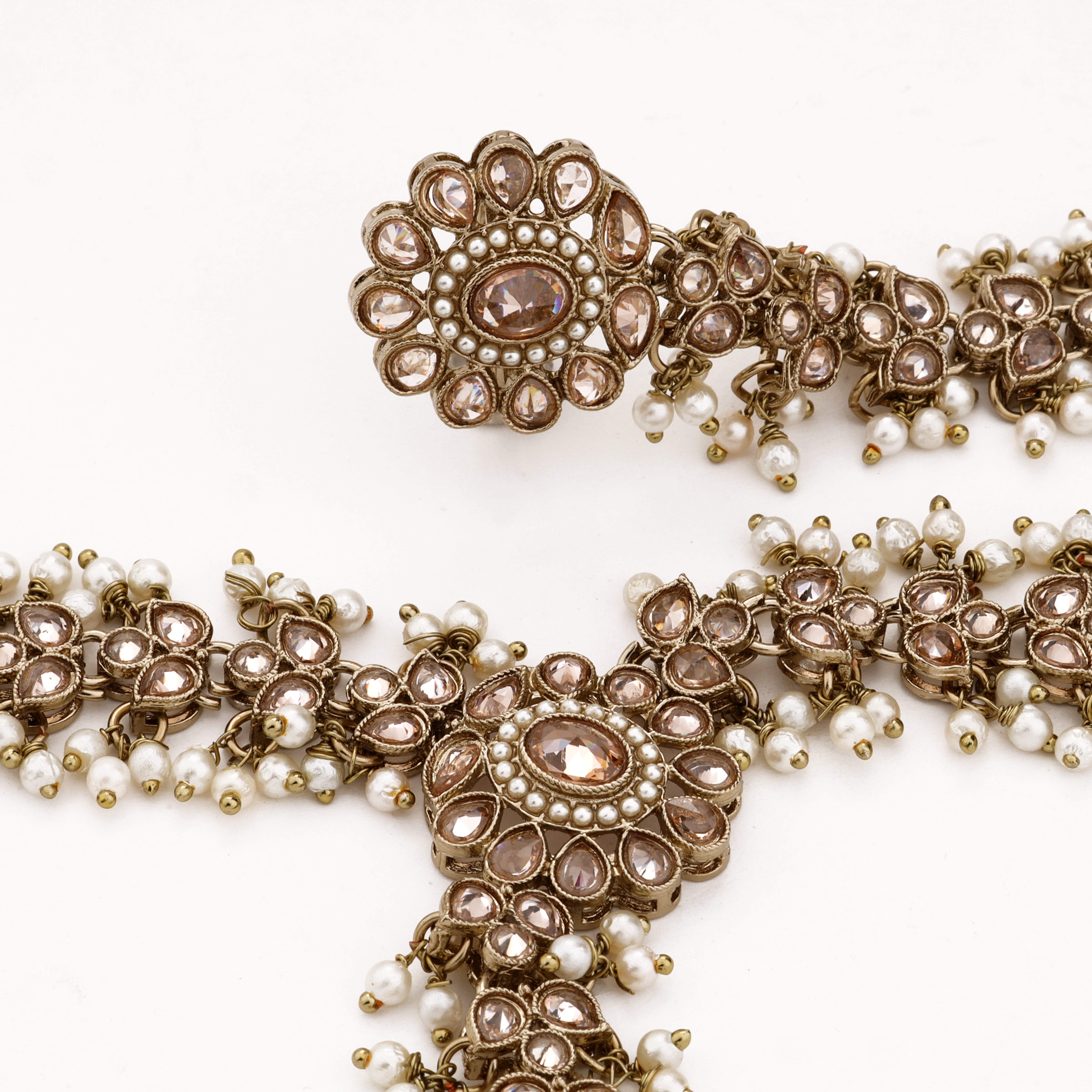 Teardrop Stone Pearl Bridal Pocha