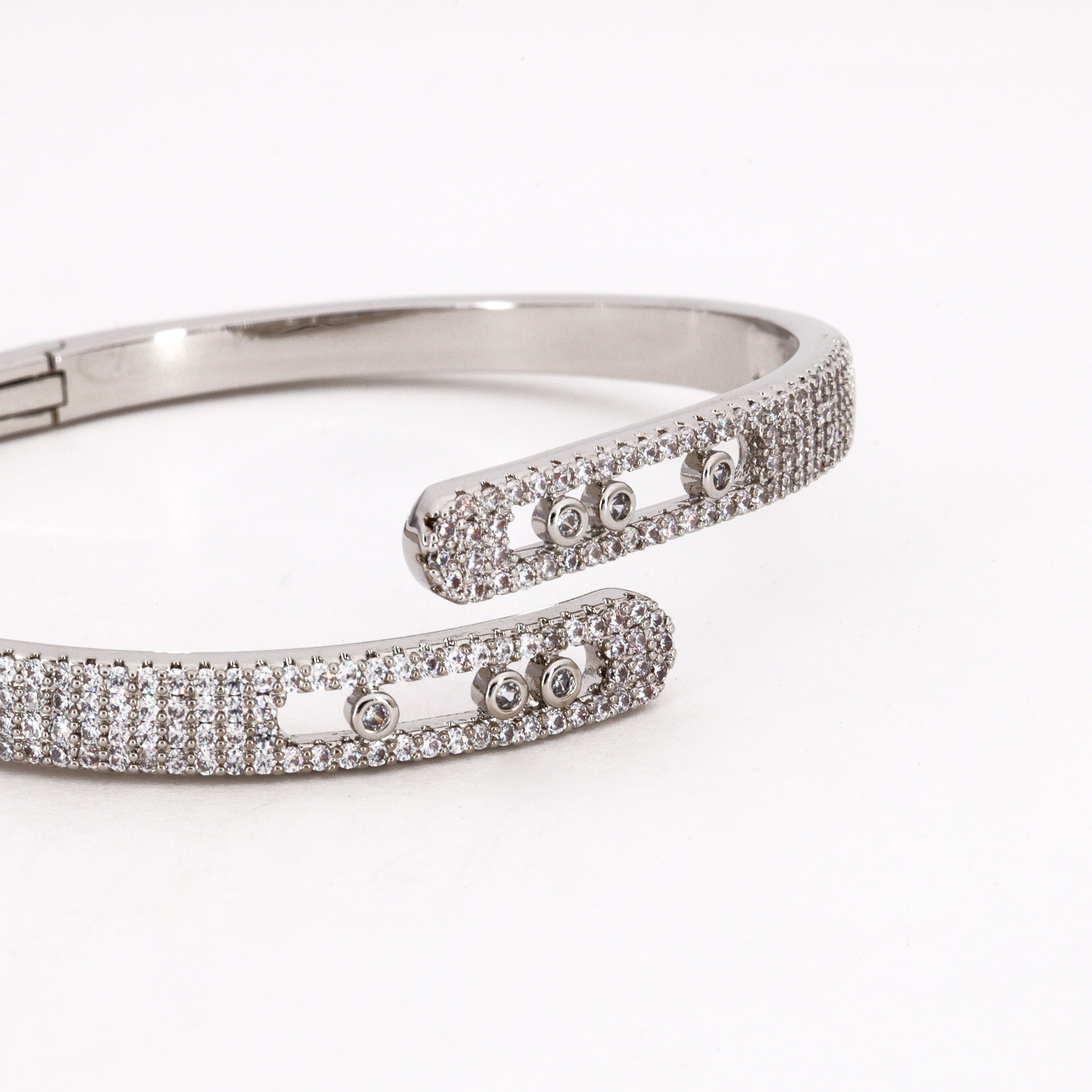 Elegant Swarovski Dazzling Swan Western Bracelet