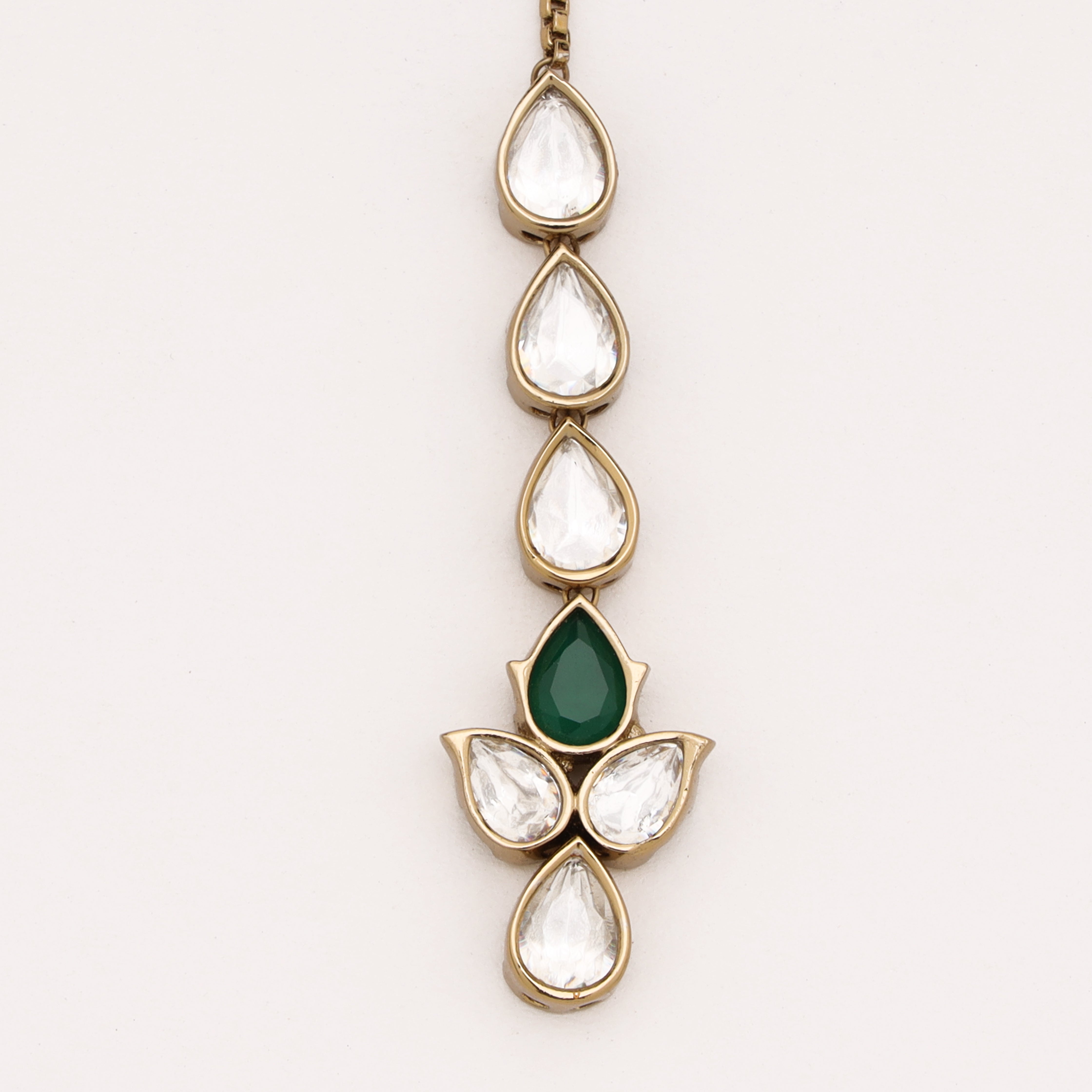 Gold Finish Emerald Green Kundan Linear Sleek Maang Tikka