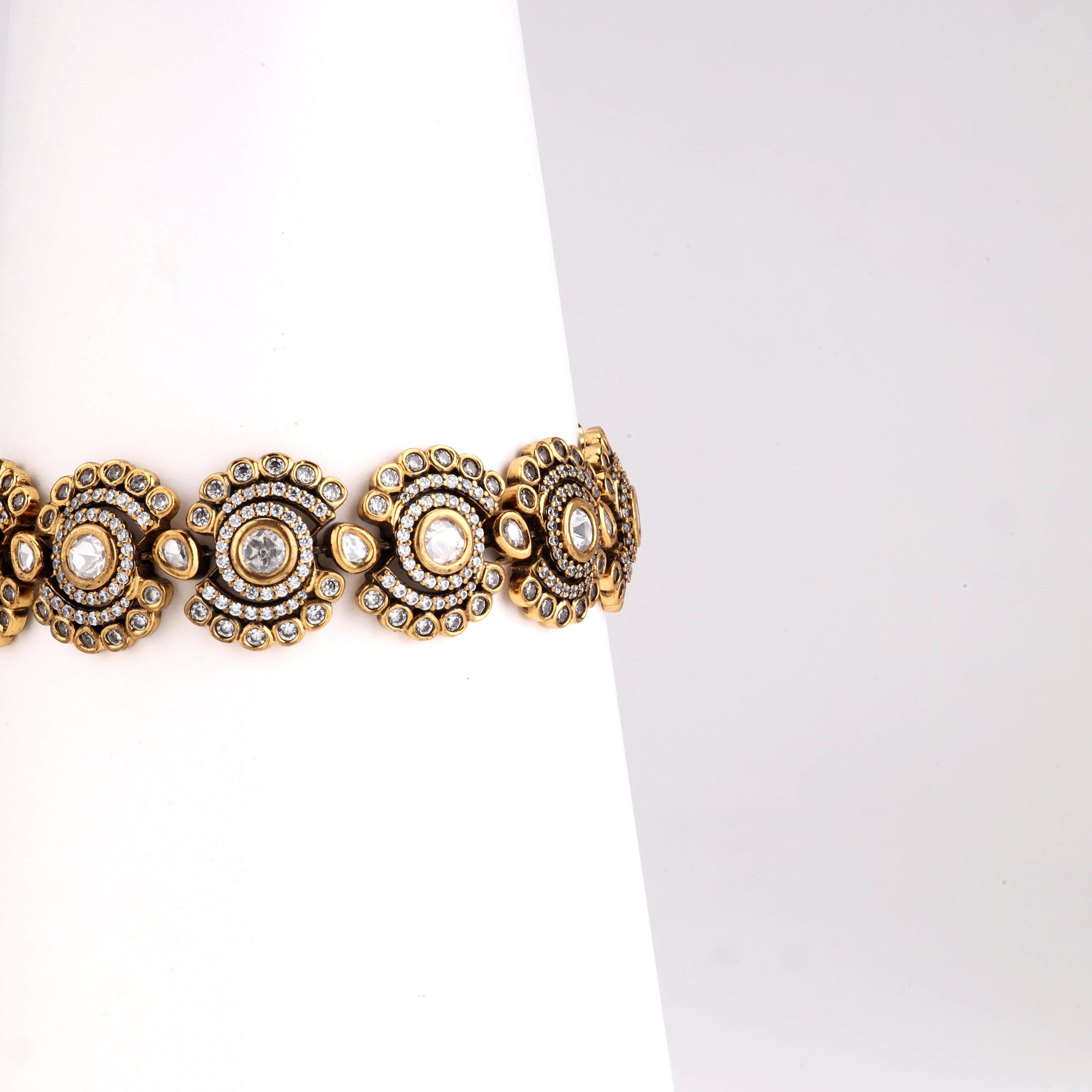 Antique Finish Scalloped Floral Kundan Link Bracelet