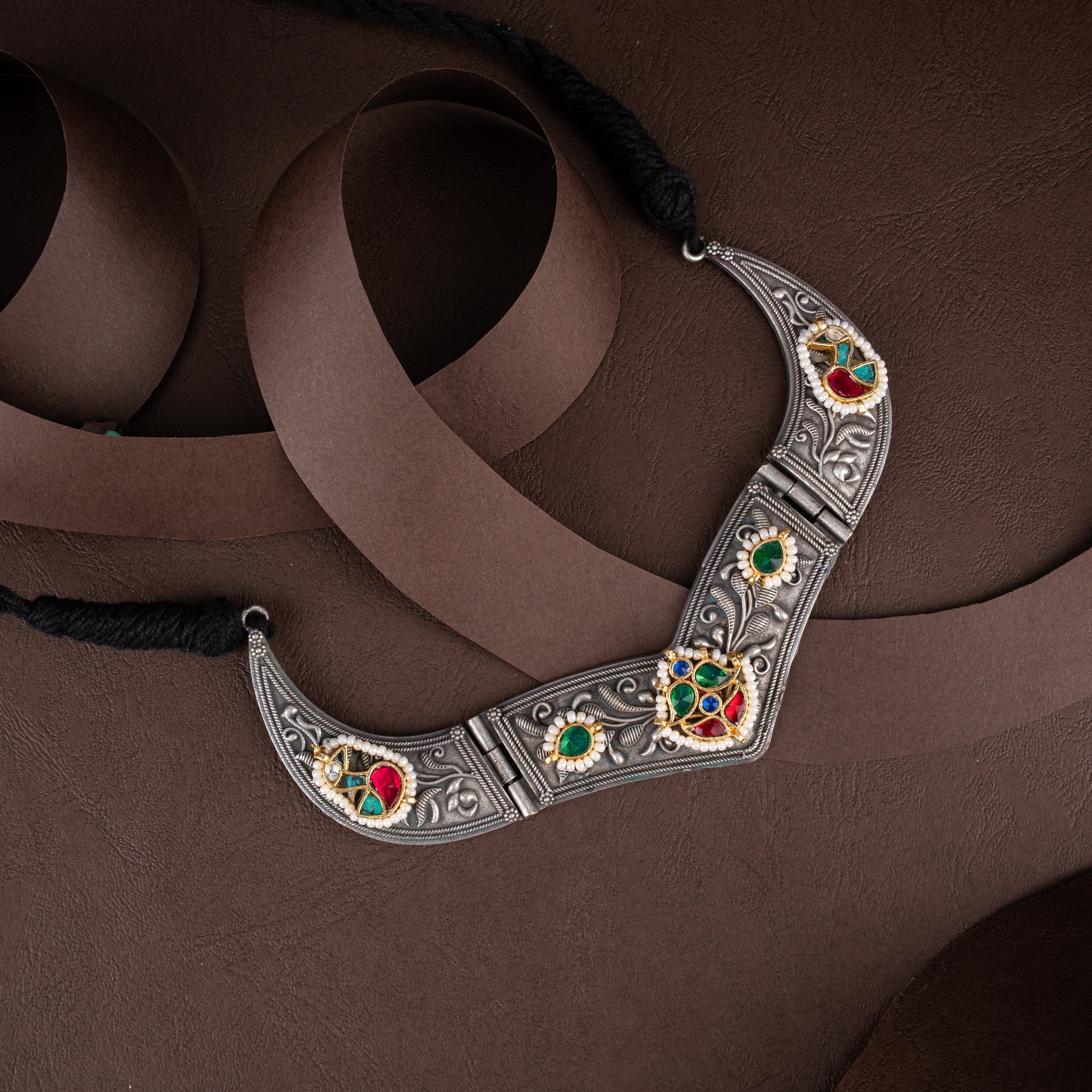 Oxidised Silver V-Hasli Choker Necklace Set with Matching Studs