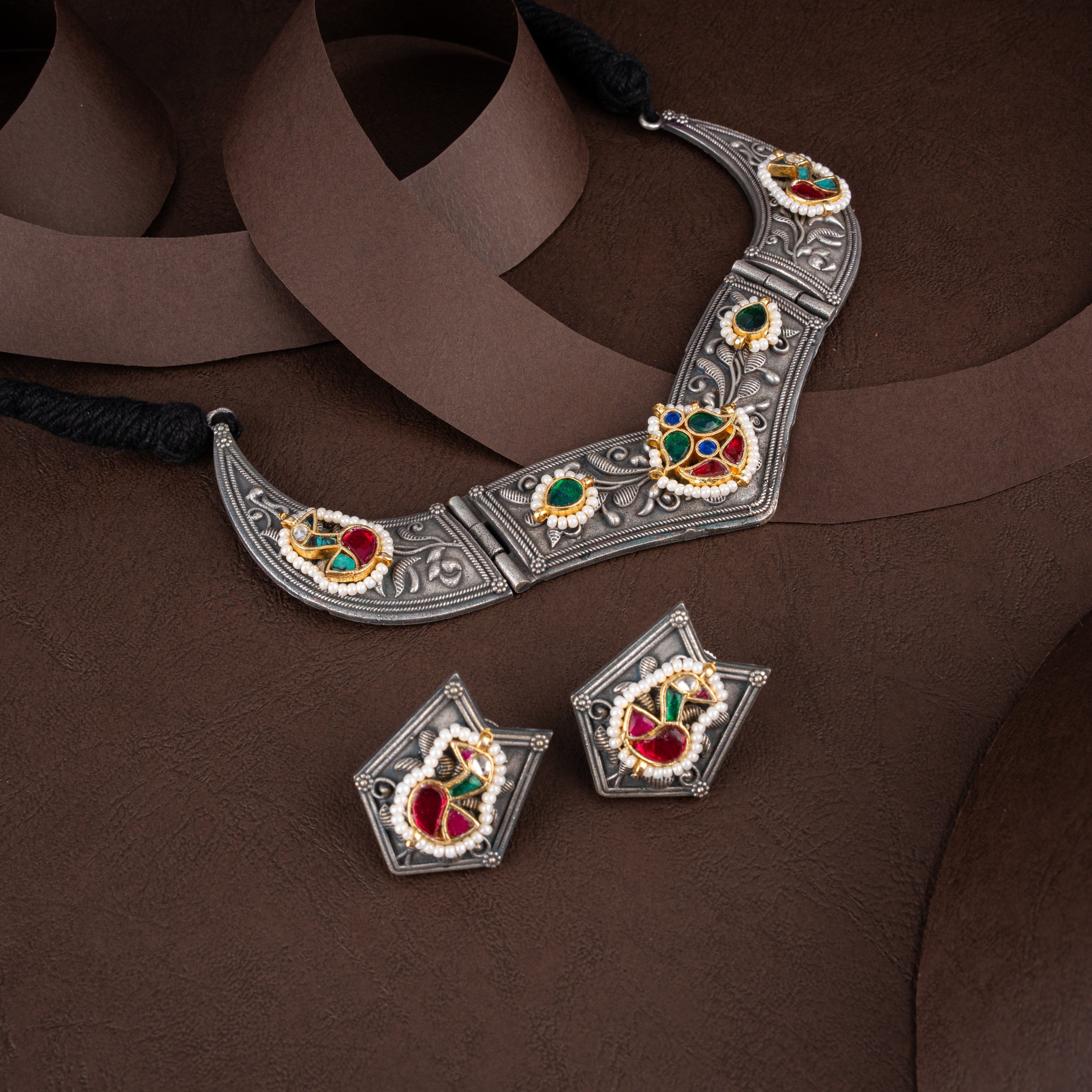 Oxidised Silver V-Hasli Choker Necklace Set with Matching Studs