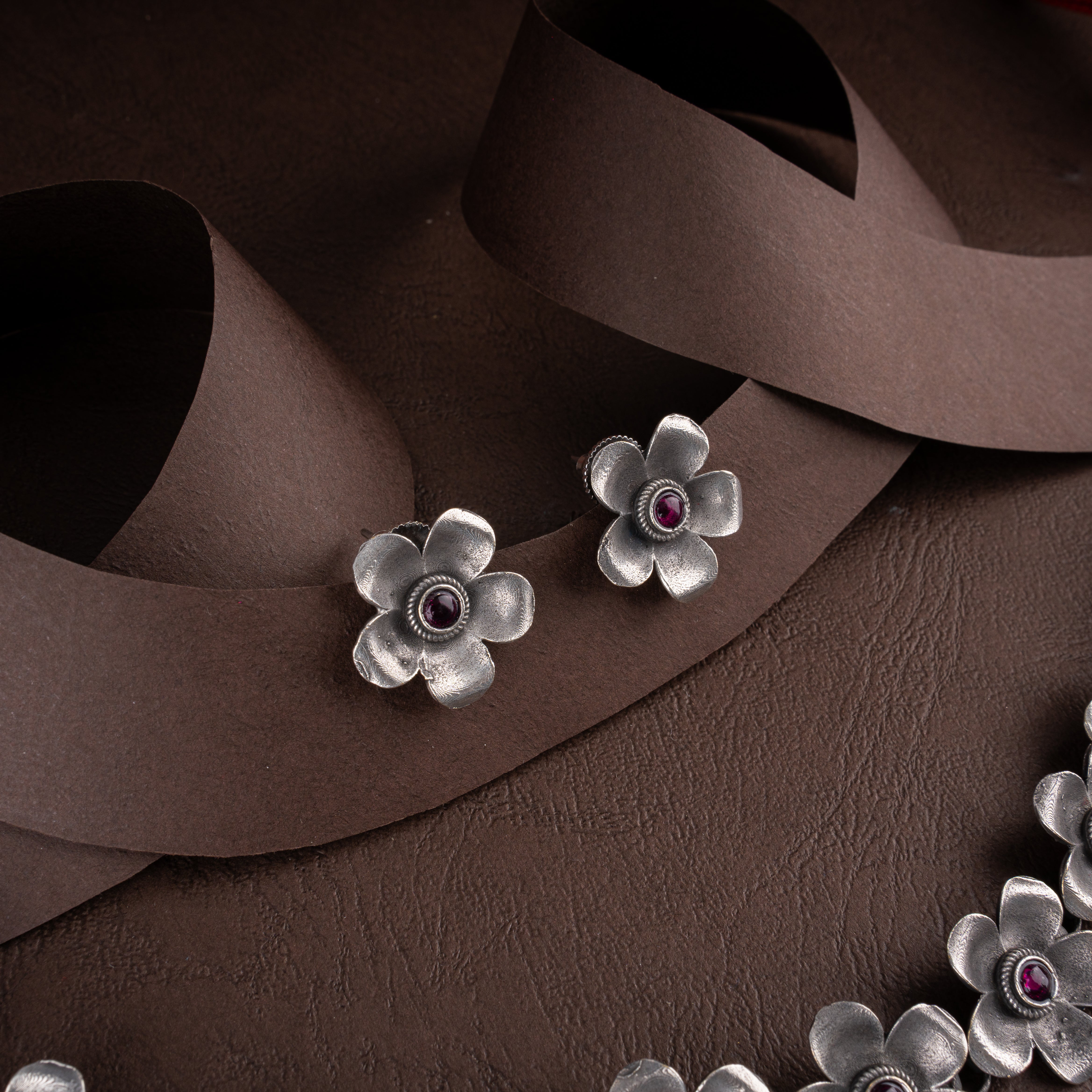 Oxidised Silver Graduated Floral Blossom Choker Necklace Set with Stud Earrings