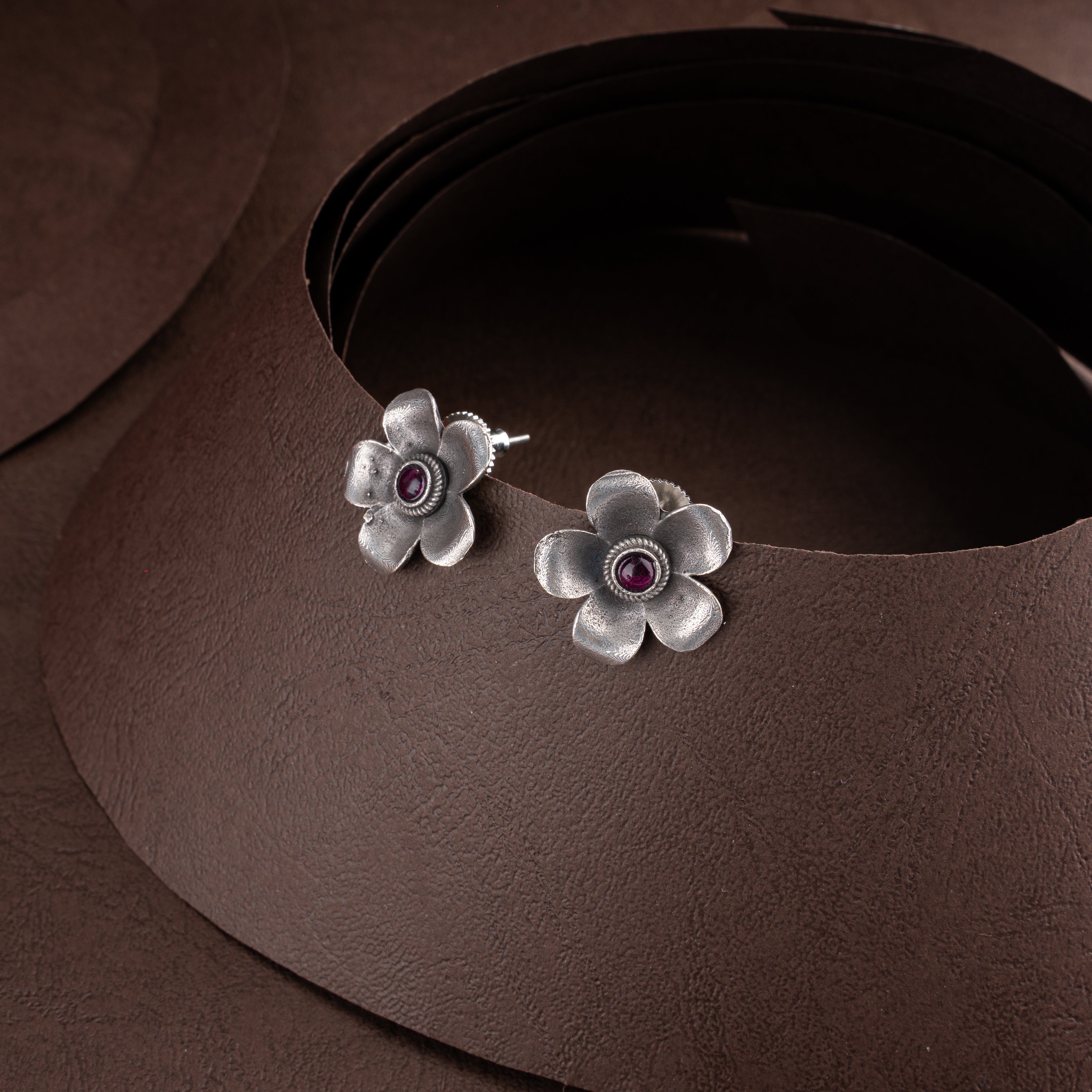 Oxidised Silver Graduated Floral Blossom Choker Necklace Set with Stud Earrings