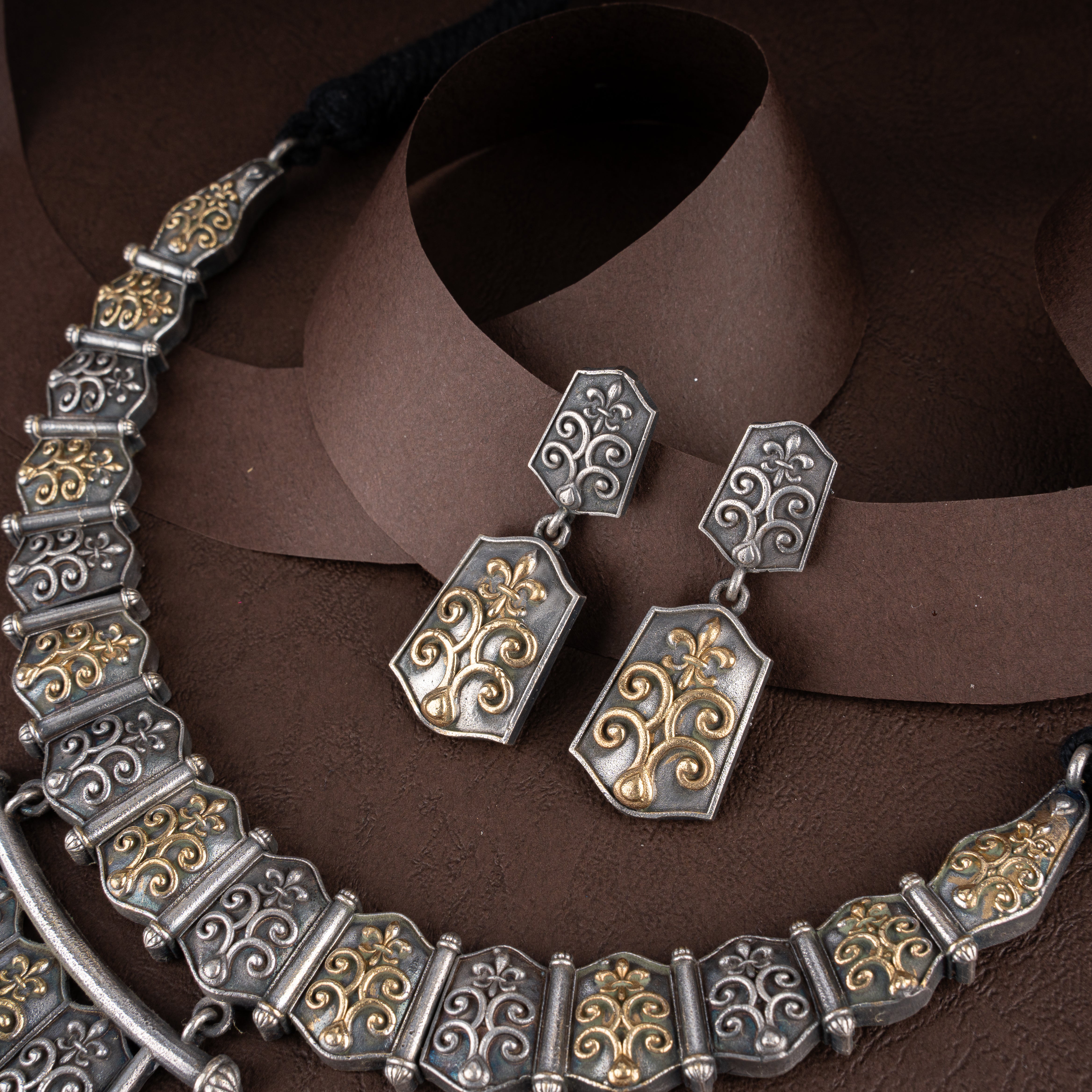 Dual-Tone Oxidised Silver Fleur-de-Lis Scroll Plaque Collar Necklace Set with Drop Earrings