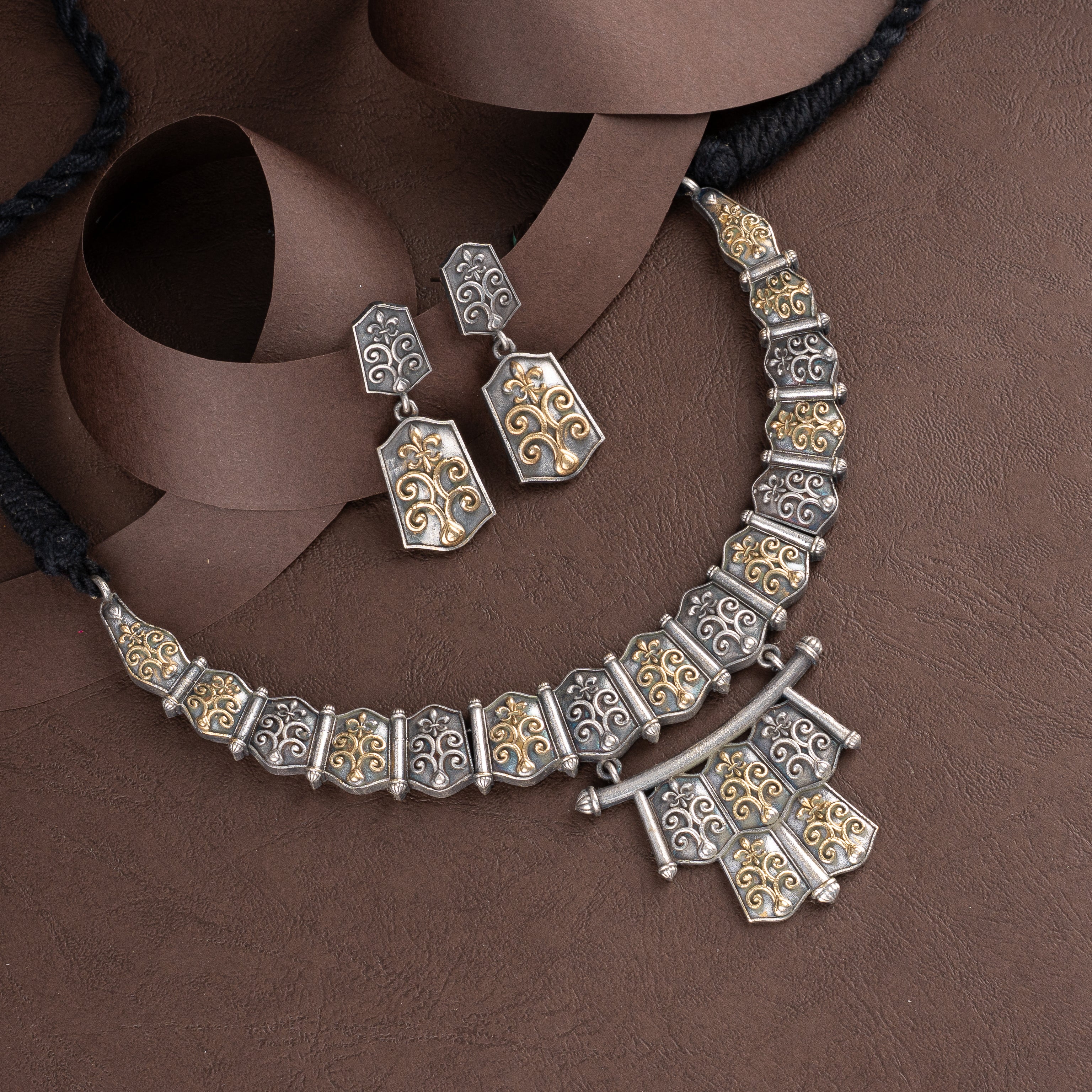 Dual-Tone Oxidised Silver Fleur-de-Lis Scroll Plaque Collar Necklace Set with Drop Earrings