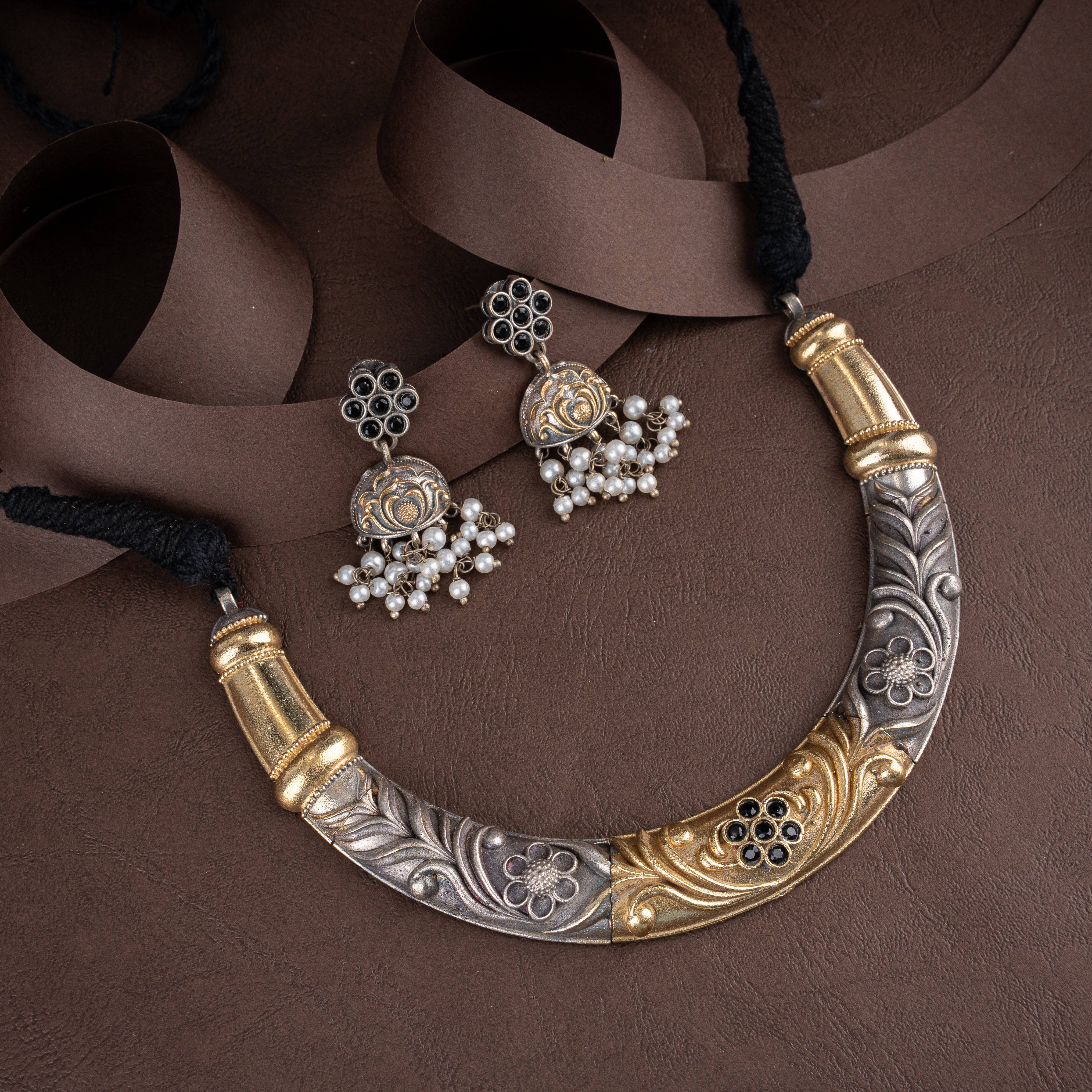 Hand-Carved Mughal Foliage Collar Hasli Necklace Set with Pearl Drops