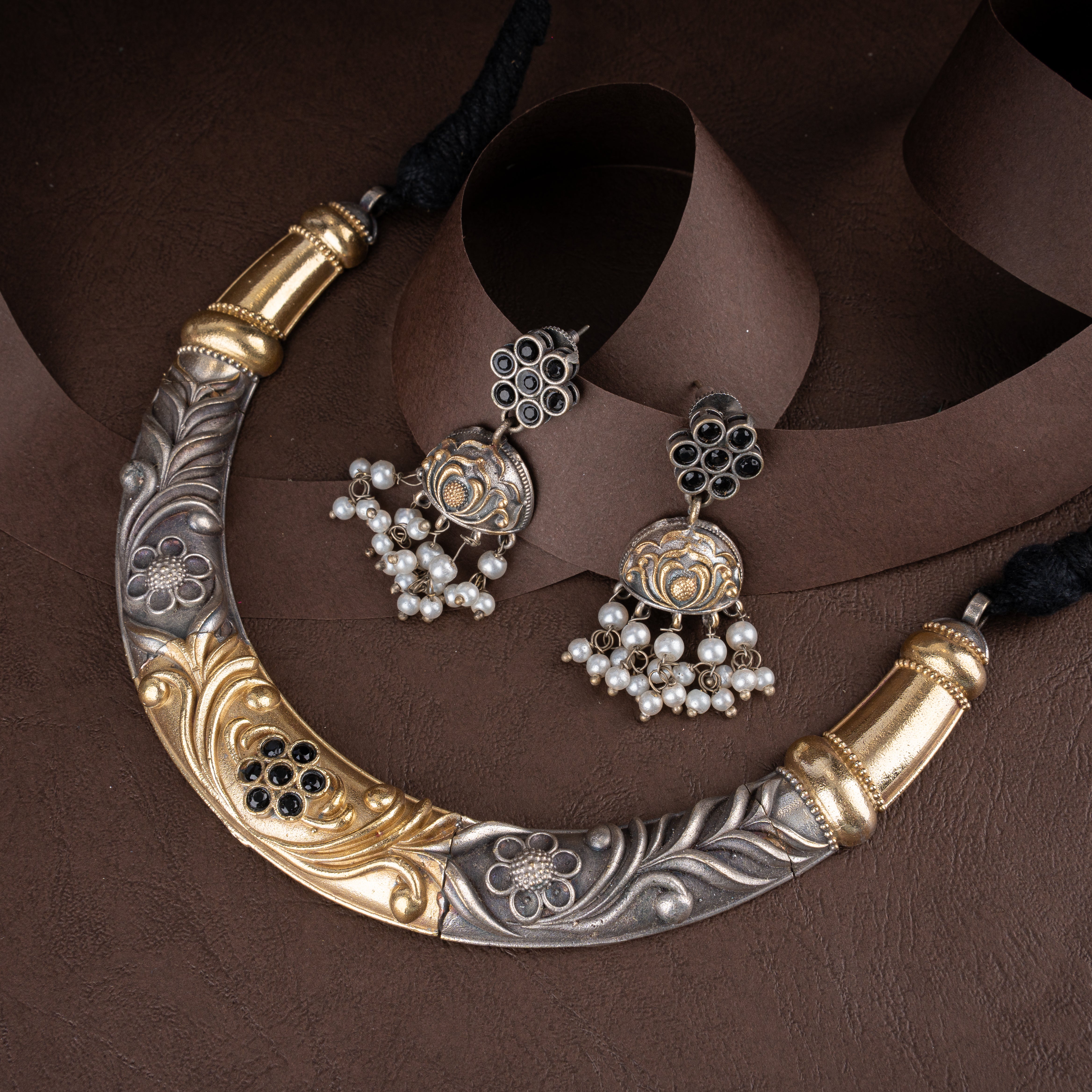 Hand-Carved Mughal Foliage Collar Hasli Necklace Set with Pearl Drops