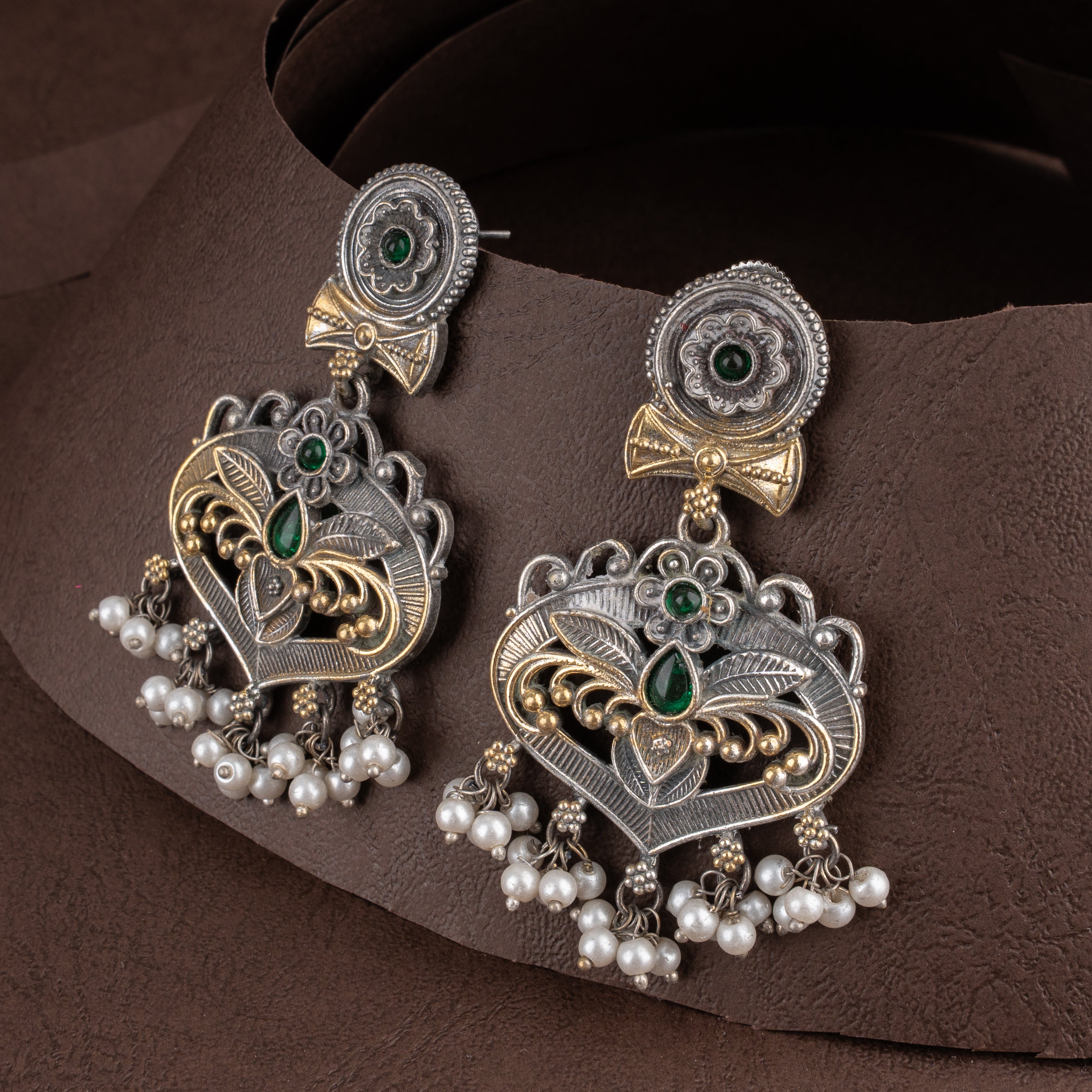 Dual-Tone Filigree Crest Choker Necklace Set with Cabochon Stones and Seed Pearl Clusters