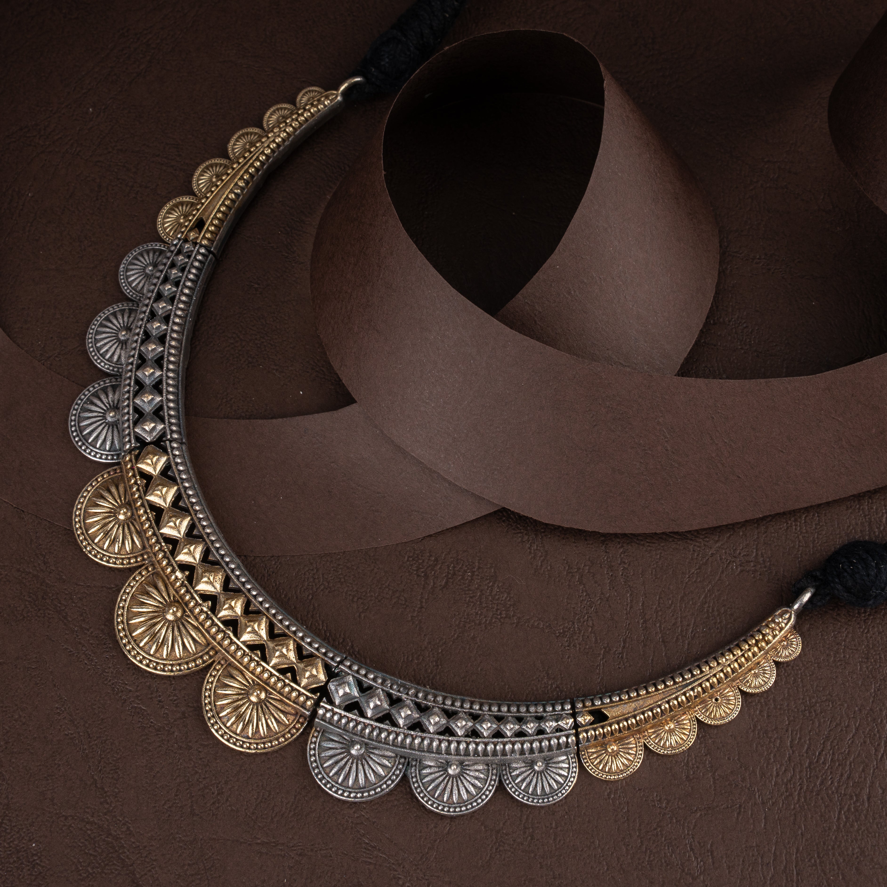 Dual-Tone Fluted Sunburst Scalloped Collar Necklace Set with Drop Earrings