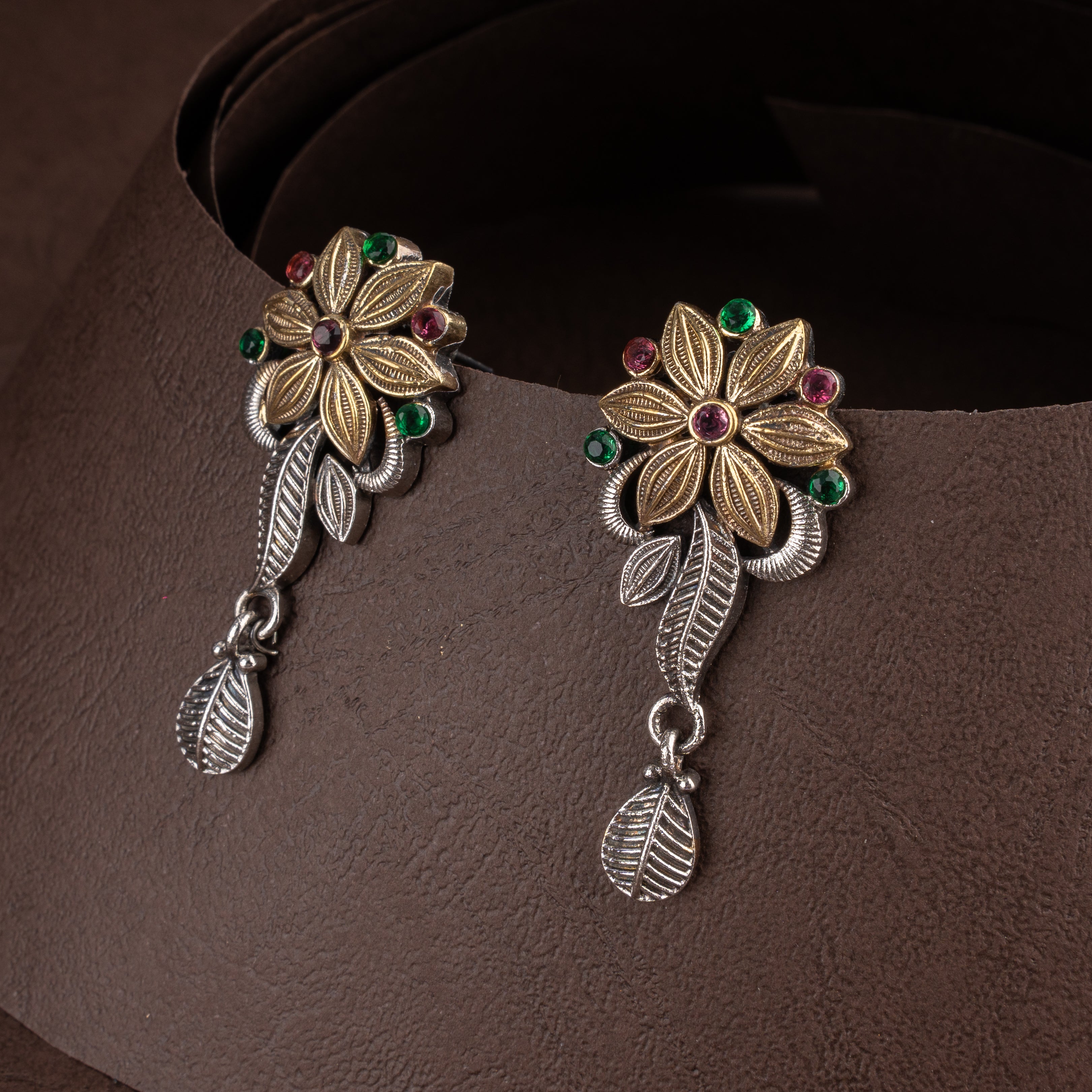 Dual-Tone Leaf Vine V-Neck Choker Necklace Set with Blooming Floral Centerpiece and Drop Earrings