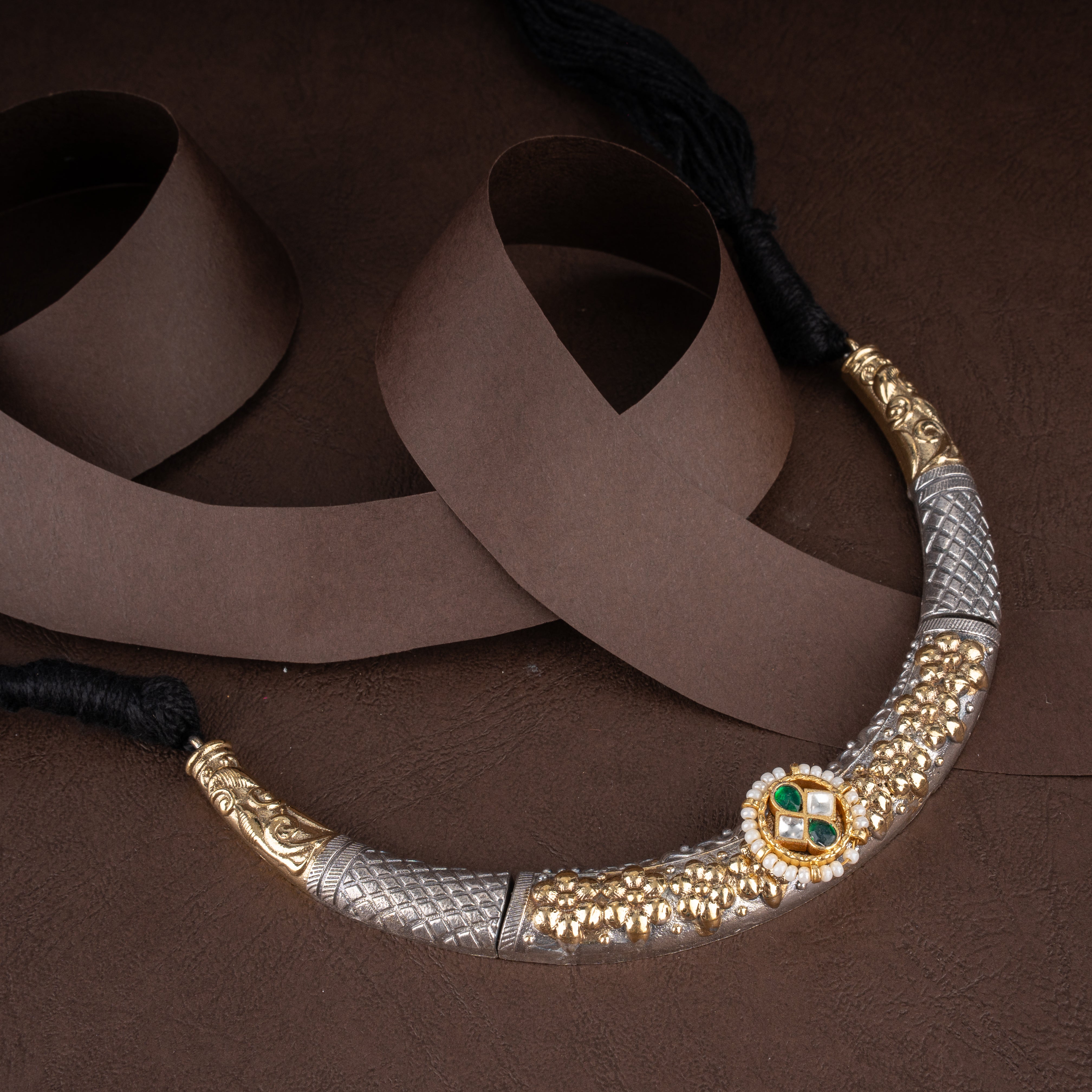 Dual-Tone Textured Hasli Collar Necklace Set with Kundan Floral Centerpiece and Stud Earrings