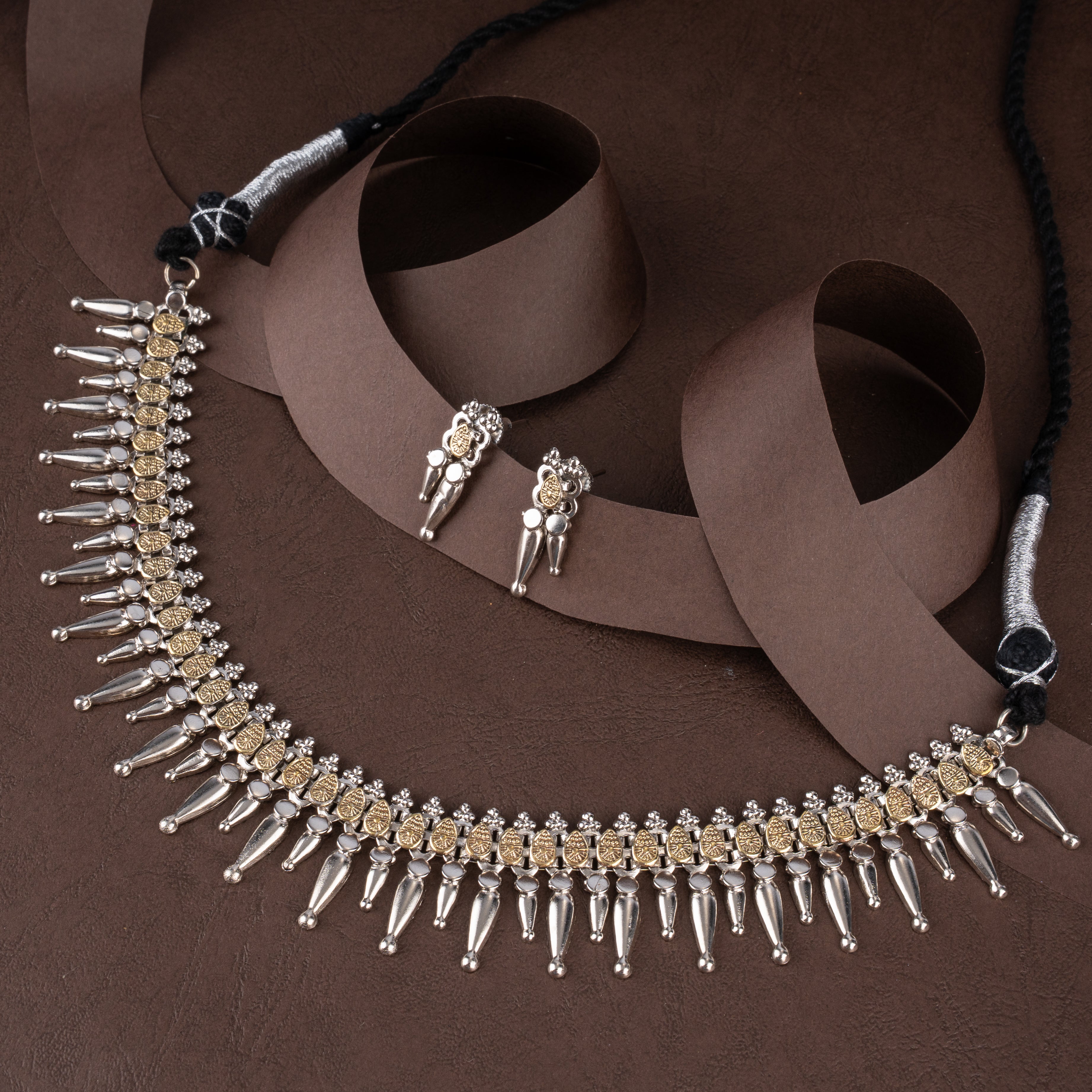 Dual-Tone Spiked Sunburst Choker Necklace Set with Drop Earrings