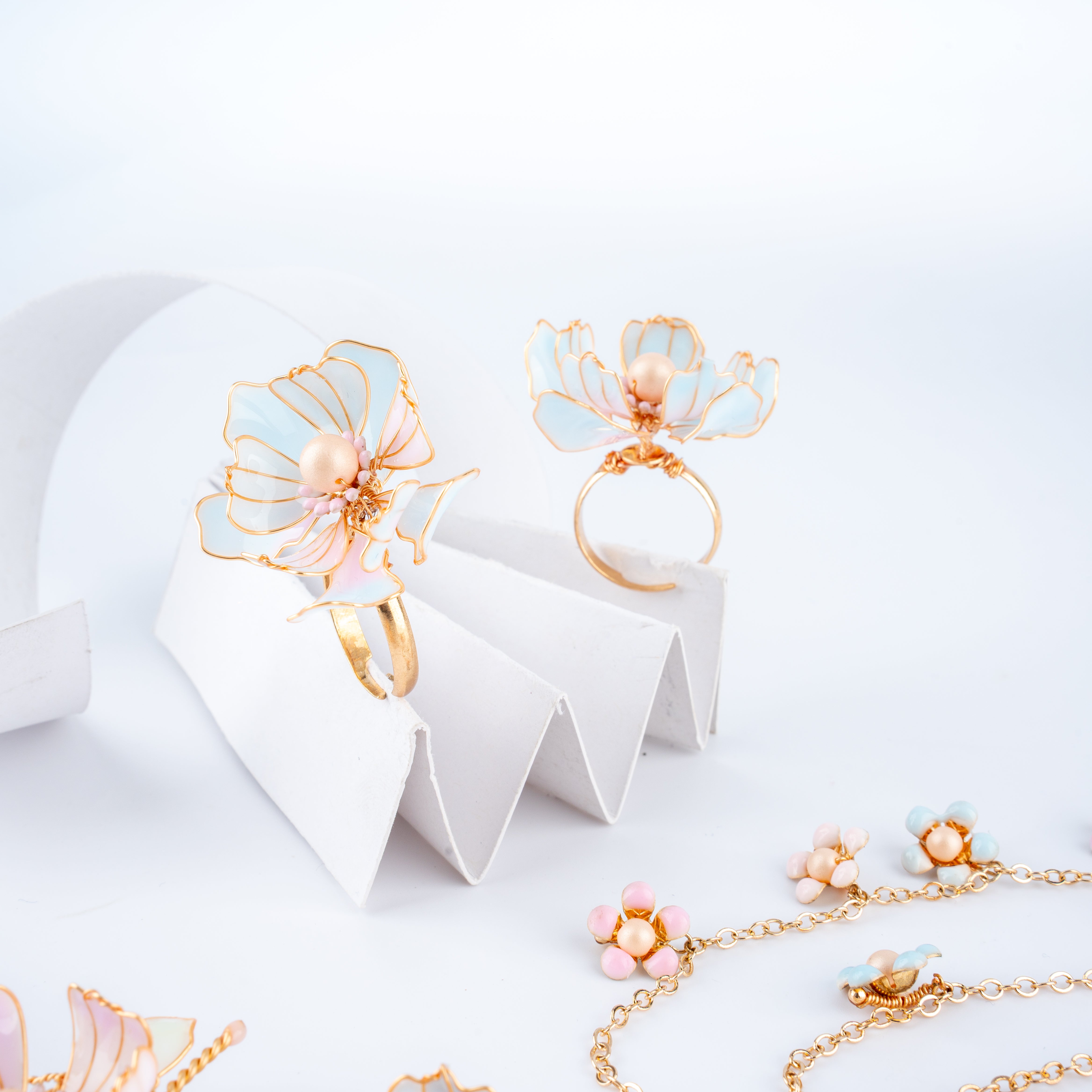 The Pastel Meadow Floral Resin Jewelry Set with Bahubali Chain Earrings