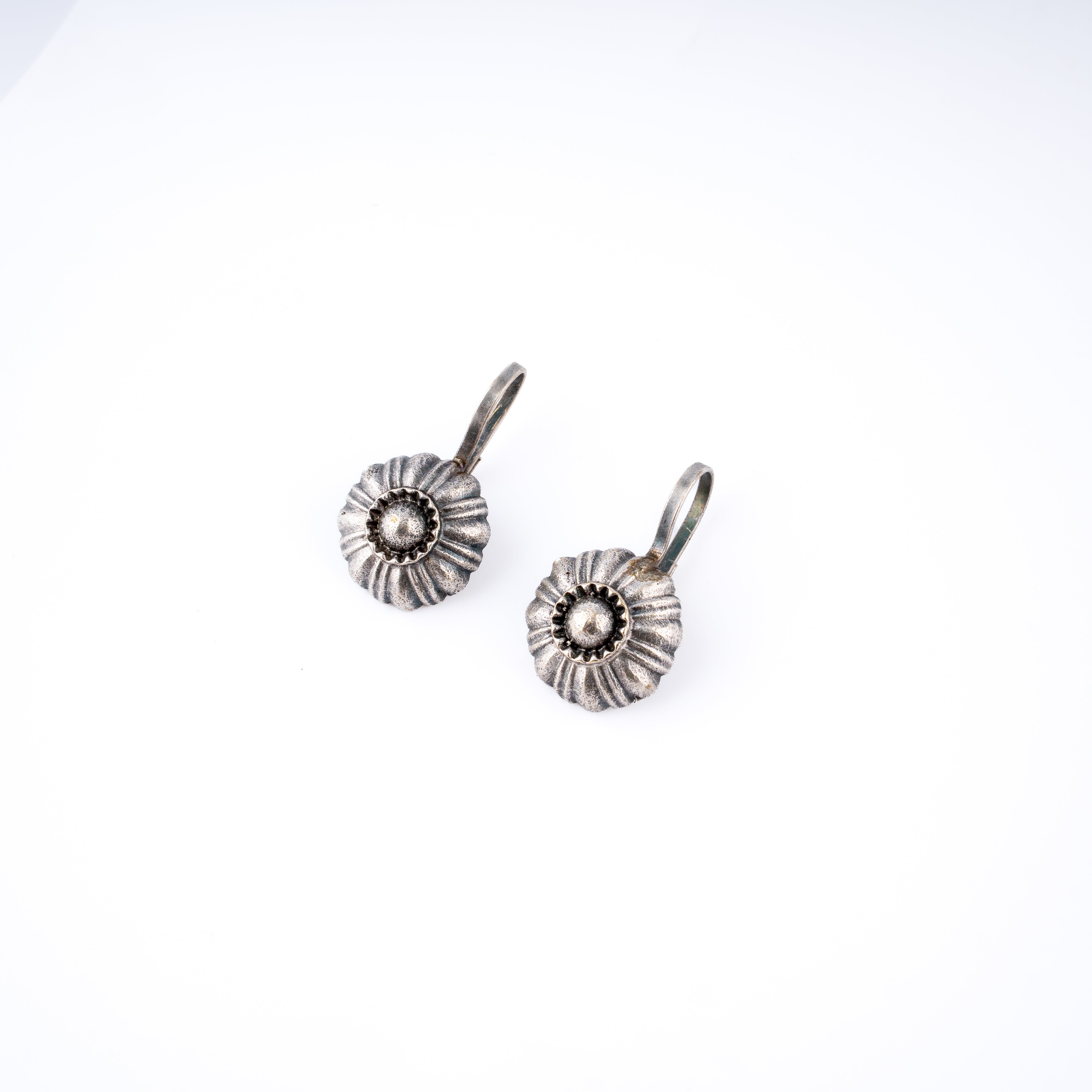Oxidised Silver Fluted Floral Dome Leverback Clip Earrings