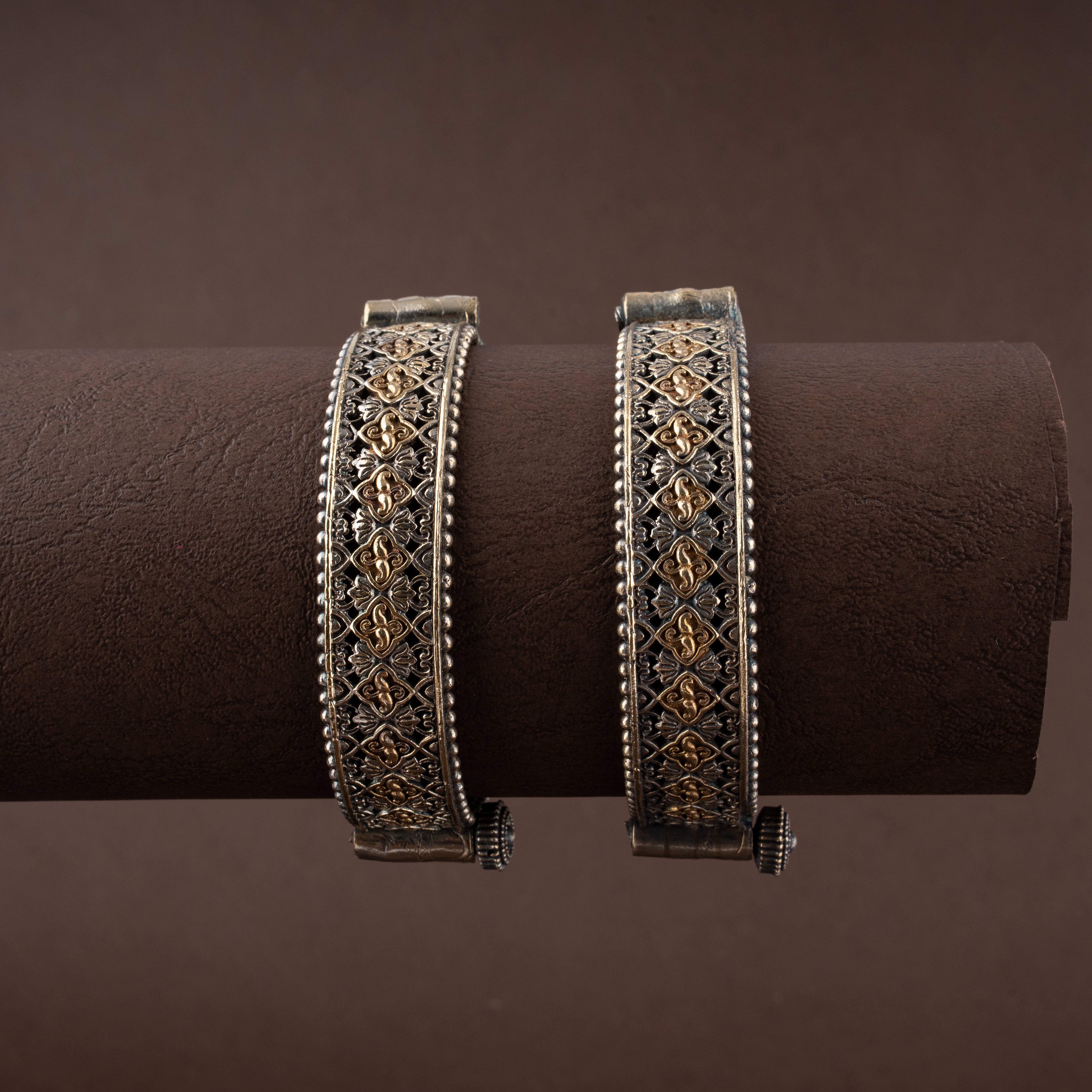 Dual-Tone Antique Jaali Filigree Broad Bangles