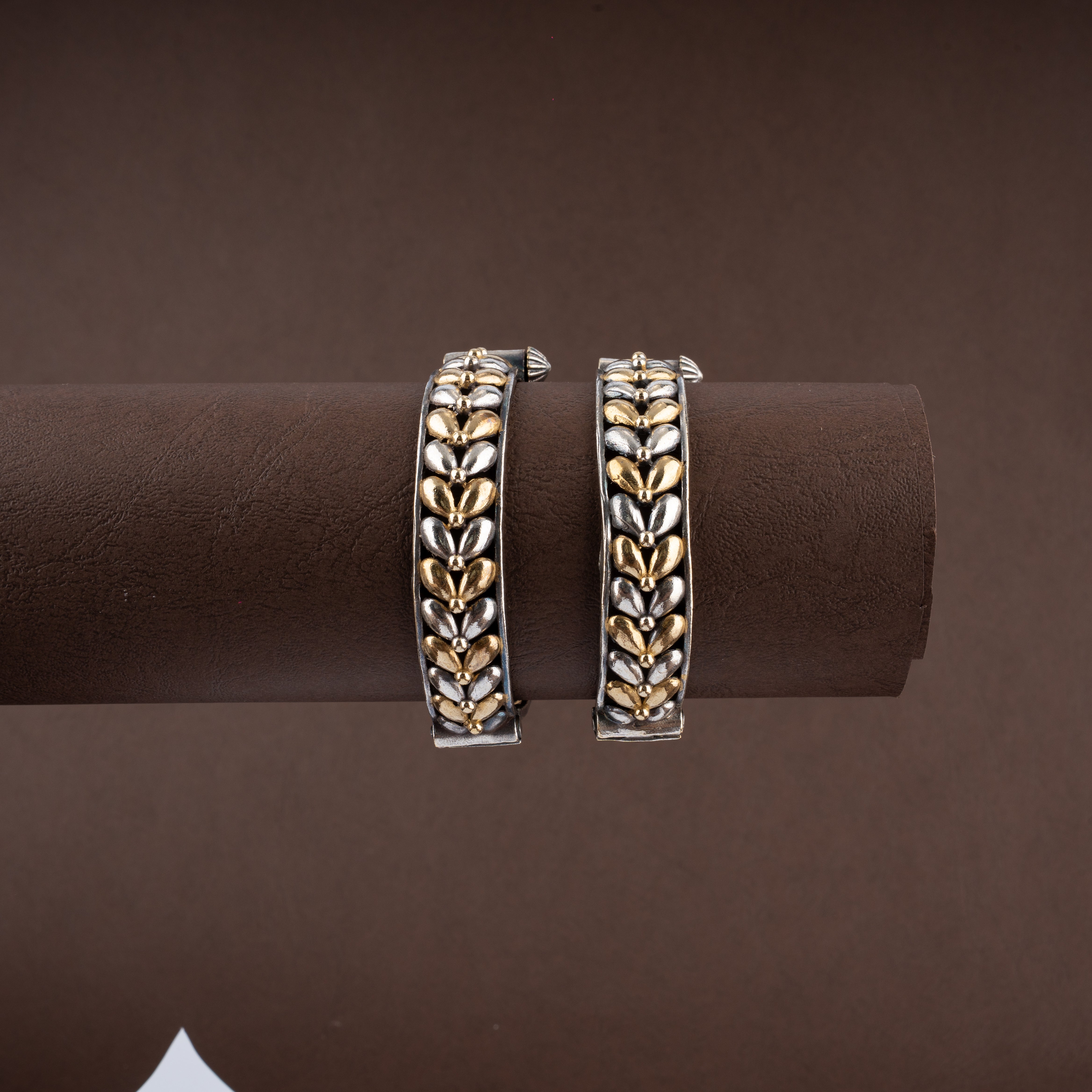 Dual-Tone Leaf Motif Hinged Bangle Set