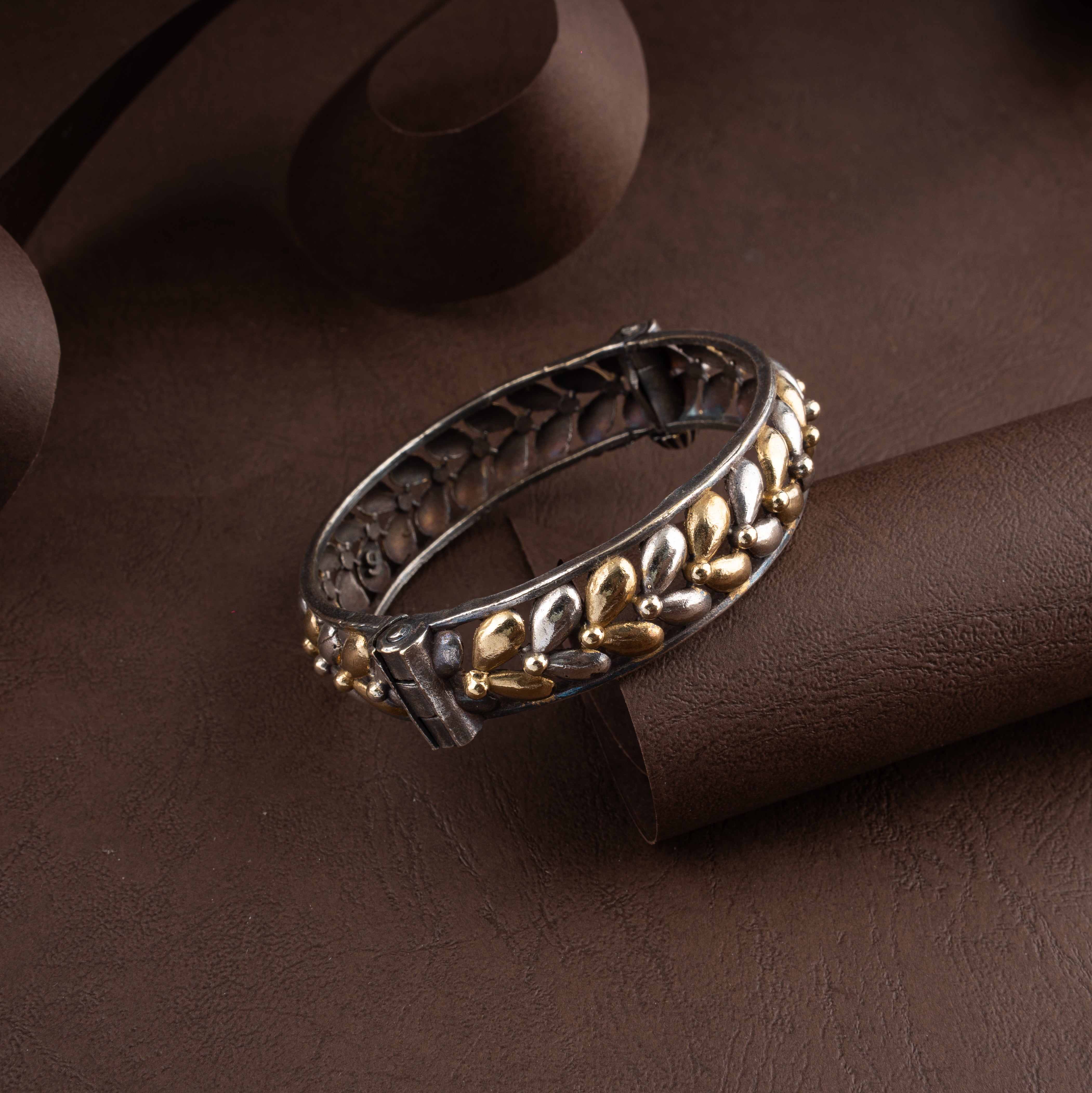 Dual-Tone Leaf Motif Hinged Bangle Set