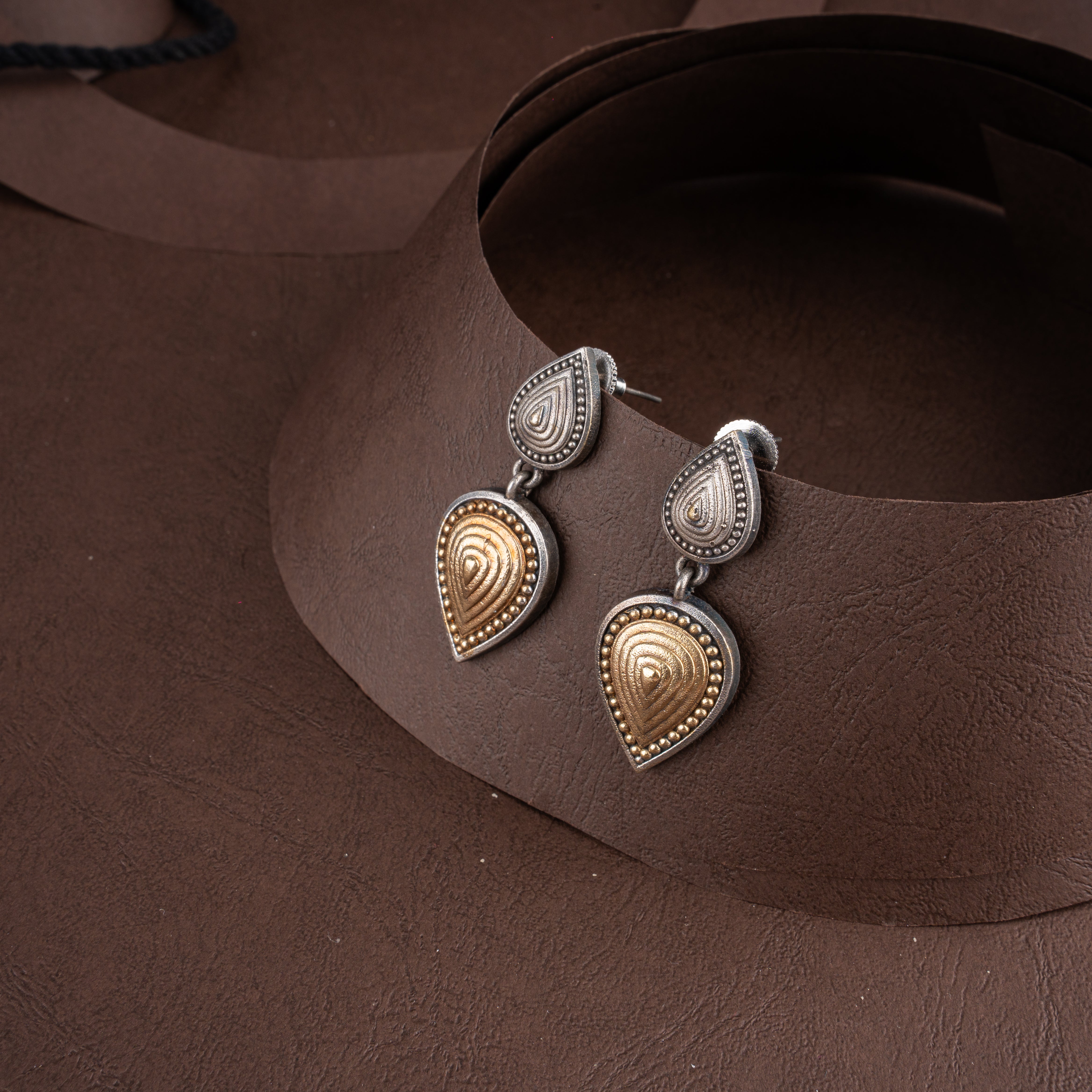 Oxidised Dual-Tone Silver Teardrop Leaf Collar Necklace Set with Matching Earrings