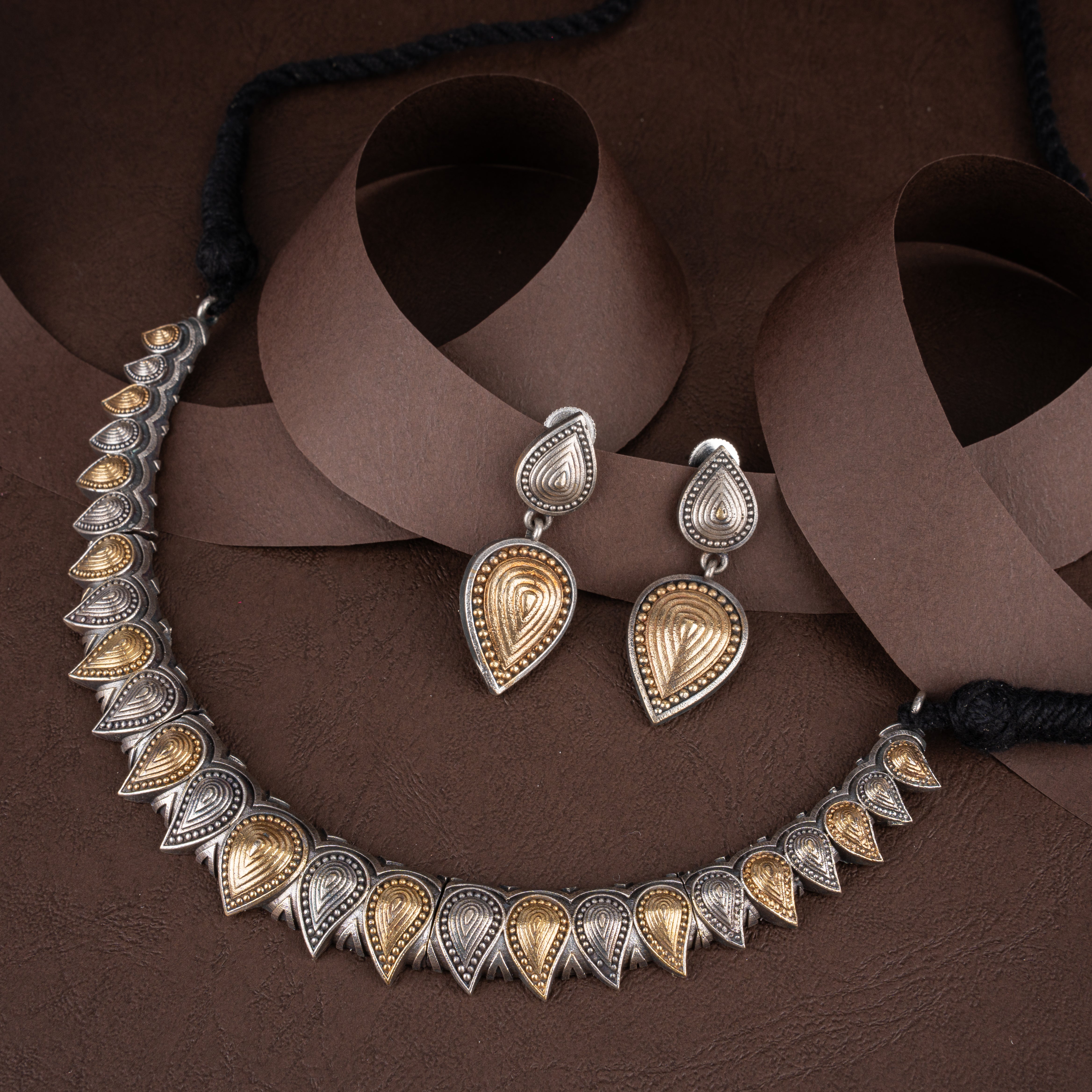 Oxidised Dual-Tone Silver Teardrop Leaf Collar Necklace Set with Matching Earrings