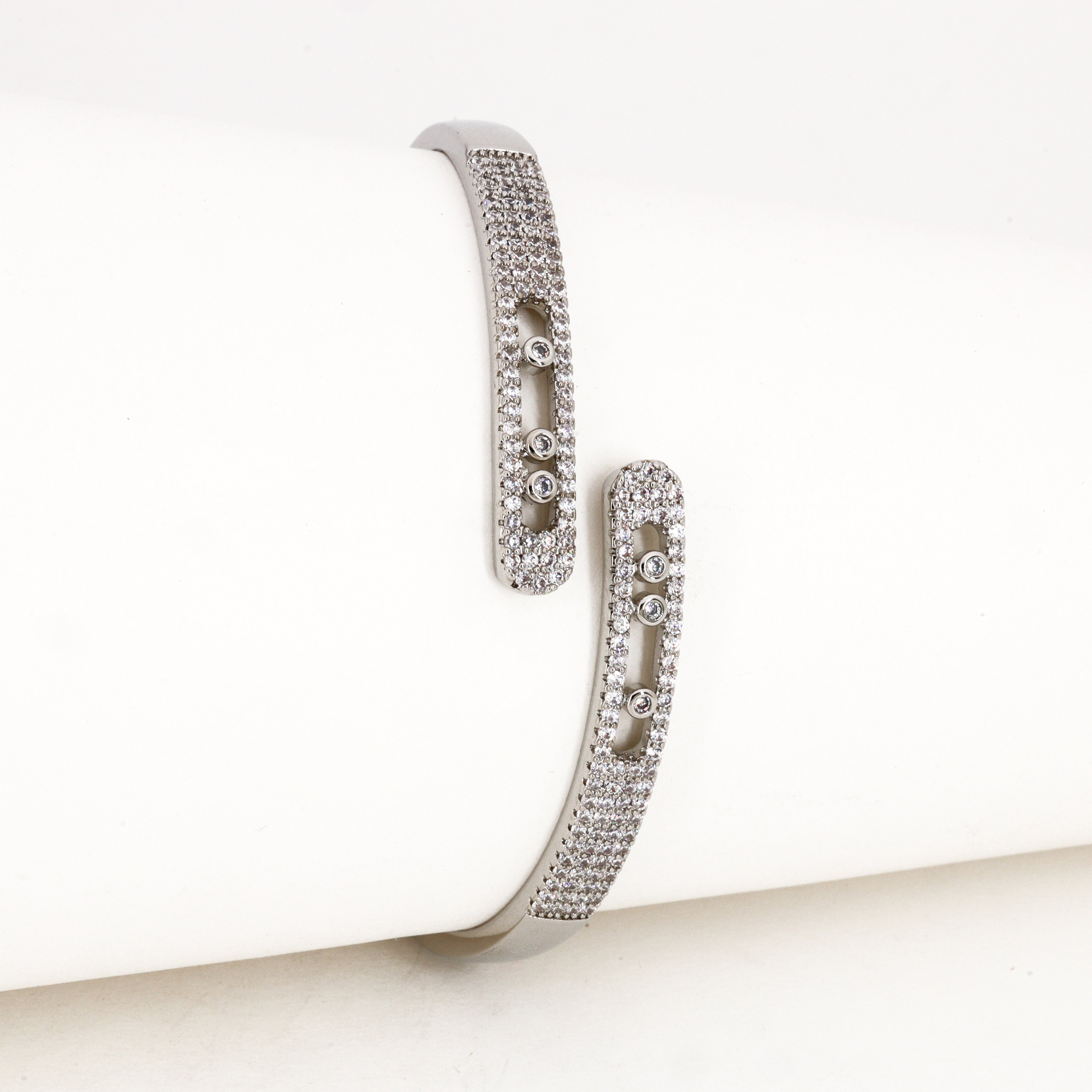 Elegant Swarovski Dazzling Swan Western Bracelet